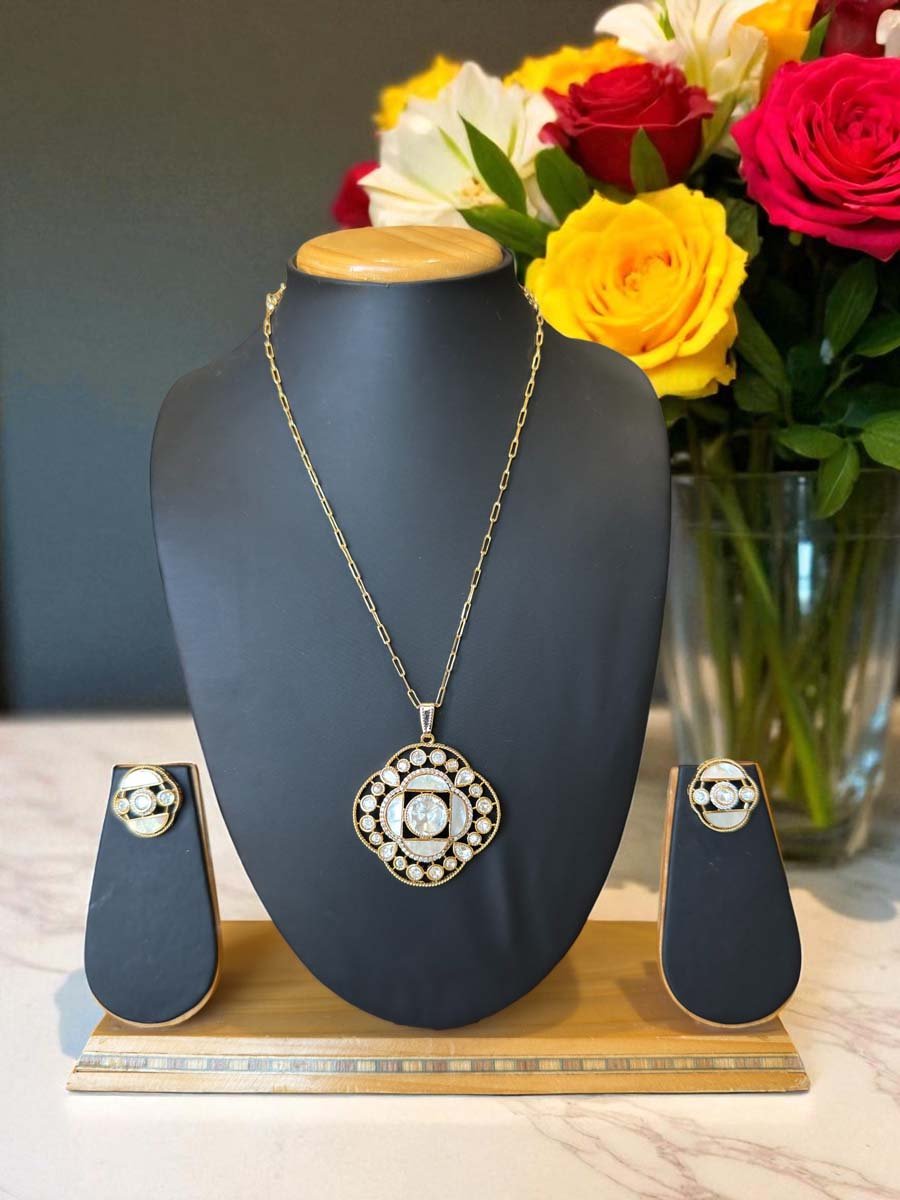 Premium MOP Moissanite Pendant Set