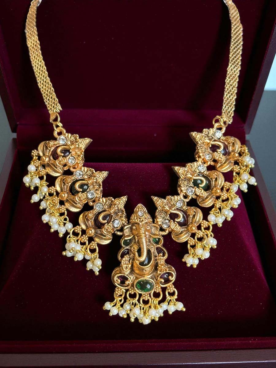 Kemp Stones Ganesha Pendant set