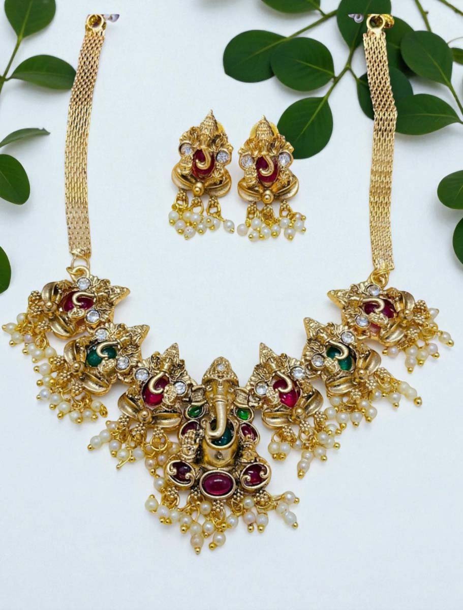 Kemp Stones Ganesha Pendant set