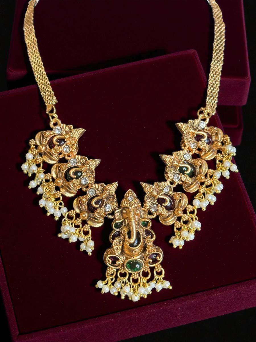 Kemp Stones Ganesha Pendant set