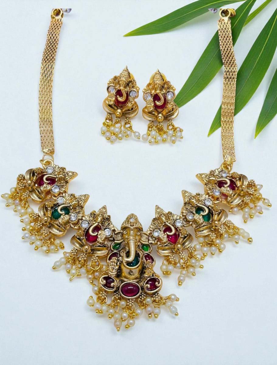 Kemp Stones Ganesha Pendant set