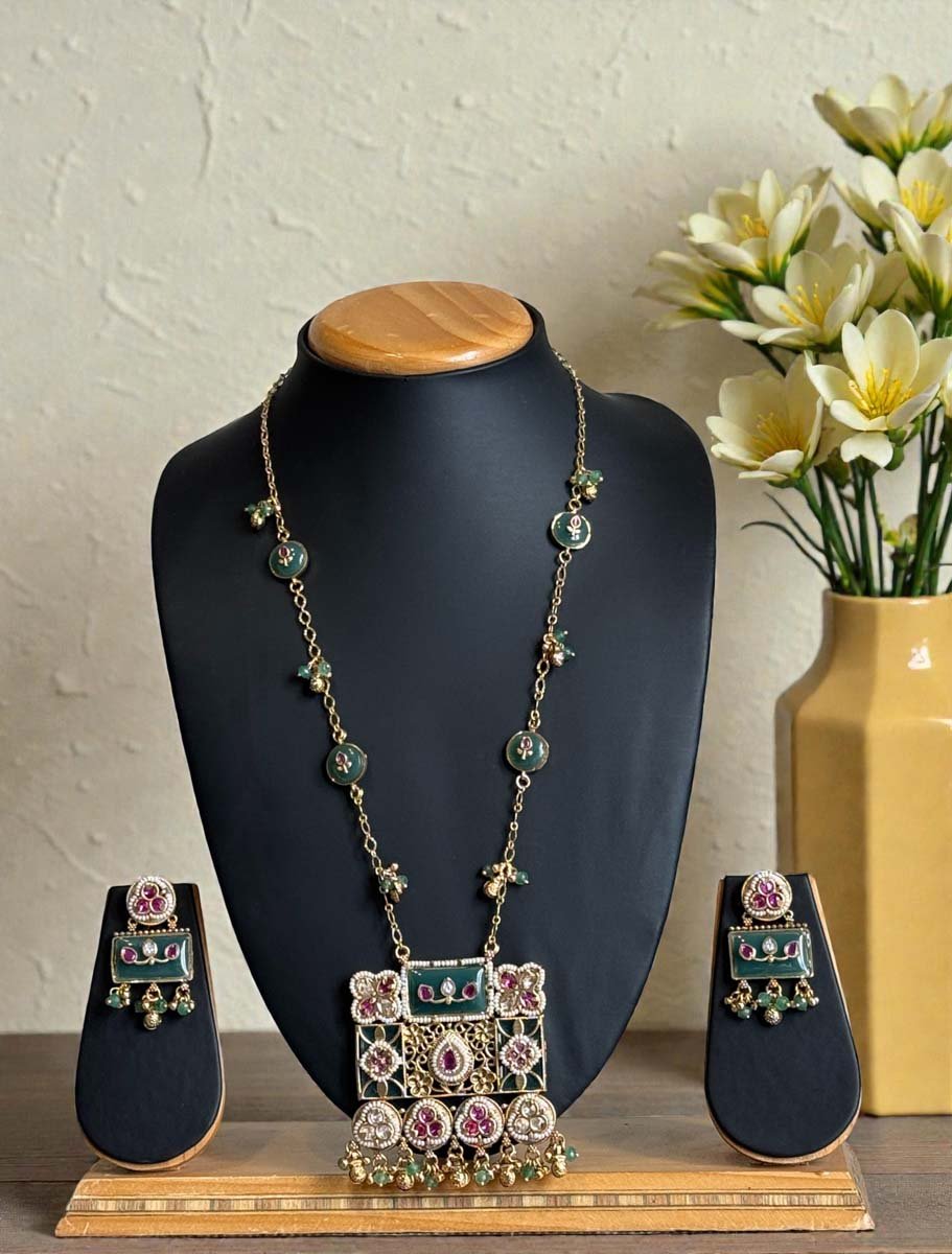 Heritage Rajwadi Antique Gold Pendant Set