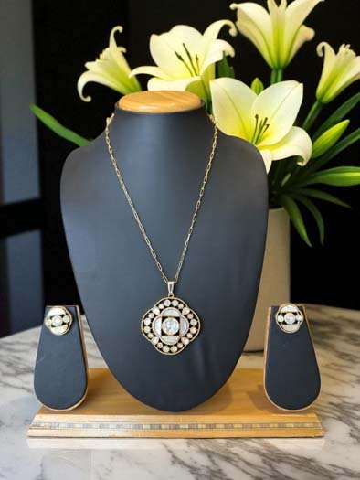 Premium MOP Moissanite Pendant Set