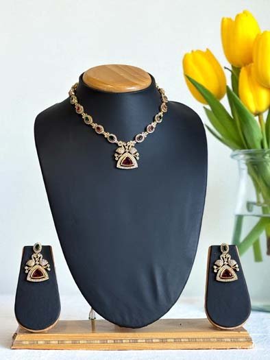 Delicate Kemp Stones Pendant set