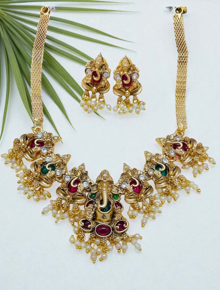 Kemp Stones Ganesha Pendant set