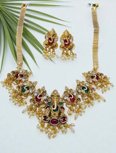 Kemp Stones Ganesha Pendant set